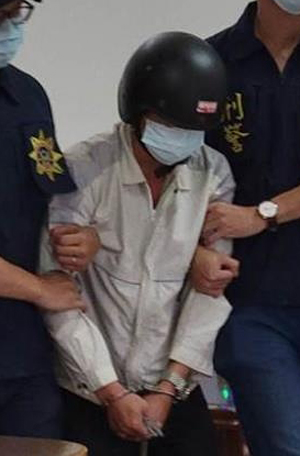 스토킹하던 20대 여성을 교통사고로 위장해 살해한 50대 대만 남성(가운데)[대만 중국시보 캡처. 재판매 및 DB 금지]