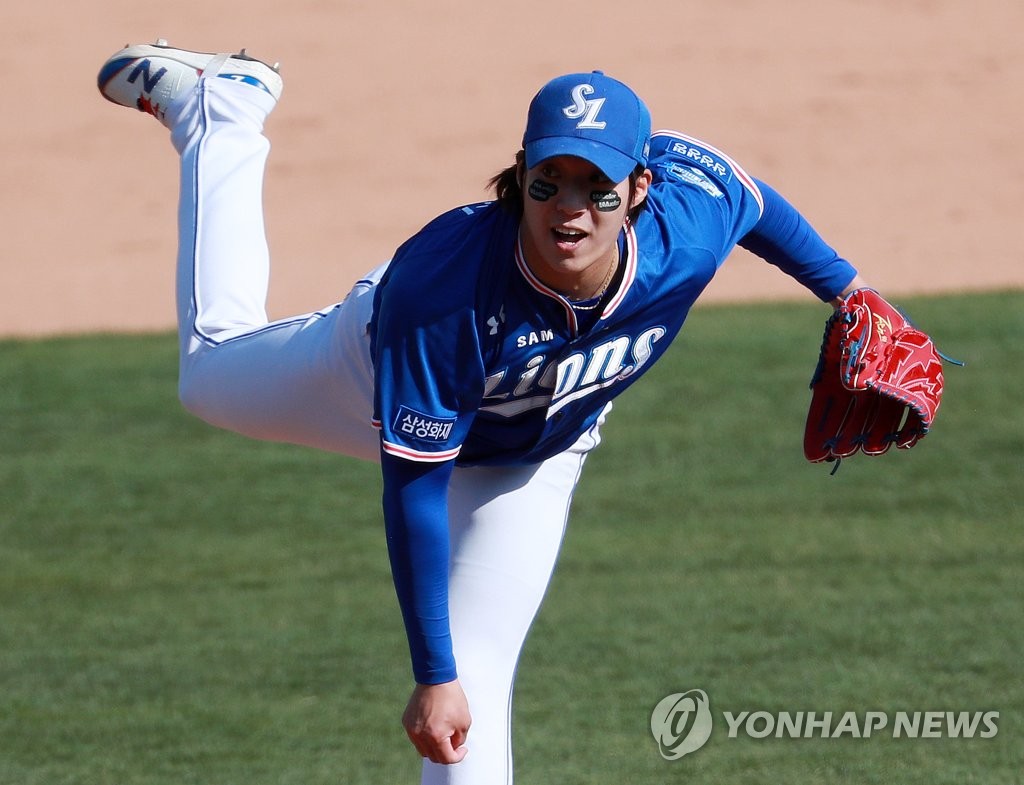 (부산=연합뉴스) 18일 부산 사직야구장에서 열린 2021 KBO 프로야구 롯데 자이언츠와 삼성 라이온즈 경기. 삼성 선발투수 원태인이 역투하고 있다. 2021.4.18