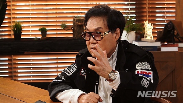 [서울=뉴시스]가수 조영남이 28일 SBS플러스 ‘강호동의 밥심’에 출연한다. (사진=SBS플러스 제공) 2020.12.28.