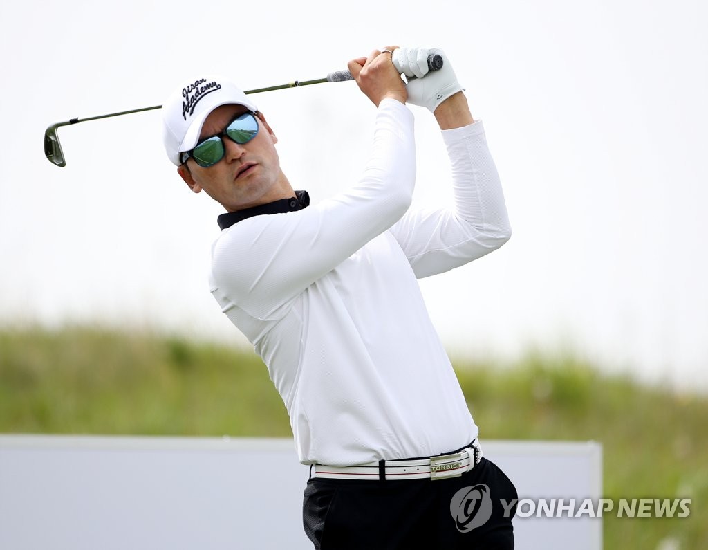 아이언 티샷하는 박찬호 [KPGA 제공. 재판매 및 DB 금지]