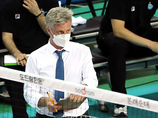 프로배구 대한항공  로베트로 산틸리 전 감독