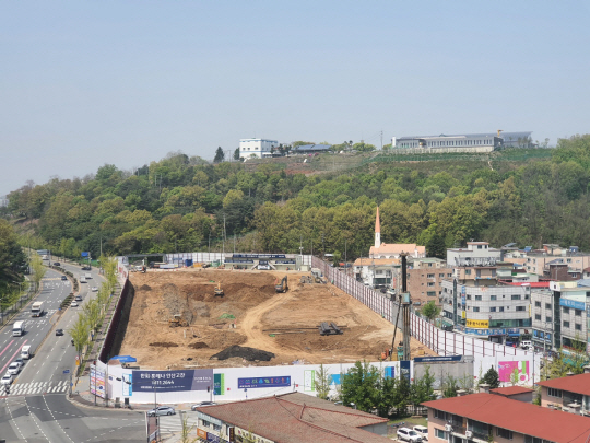 신안산선(안산∼서울 여의도)과 월곶∼판교 복선전철 등 교통망 확충 호재가 있는 경기 안산시 고잔동에서 오는 11일 특별공급 청약에 들어가는 ‘한화 포레나 안산고잔’ 아파트 부지 모습. 한화건설 제공