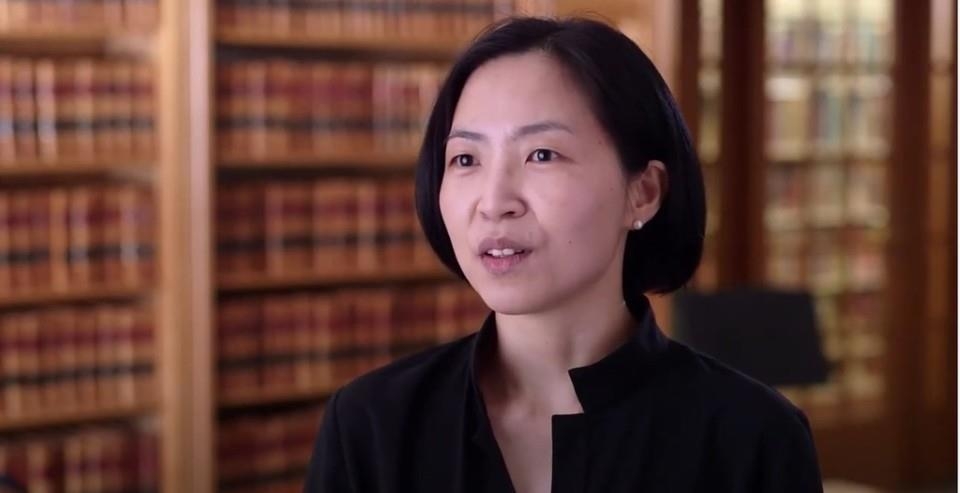 [이스턴일리노이주립대 유튜브 캡처. 재판매 및 DB금지] 역사 왜곡 논문을 검증했다는 이유로 램지어 교수에게 협박성 메일을 받은 이진희 교수.