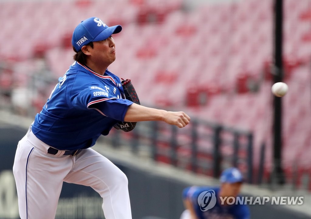 우규민 힘찬 투구 [연합뉴스 자료사진]