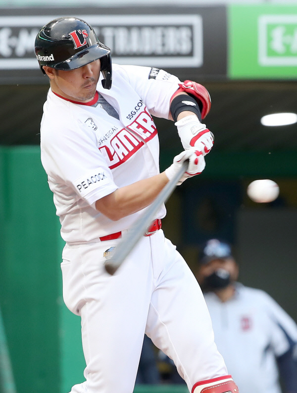 SSG 최정.  SSG 제공