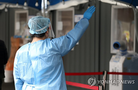 분주한 의료진 [연합뉴스 자료 사진]