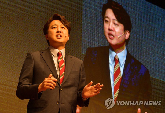 국민의힘 당 대표 경선에 출마한 이준석 후보가 5월 25일 서울 마포구 누리꿈스퀘어에서 열린 국민의힘 제1차 전당대회 비전발표회에서 비전발표를 하고 있다. [연합뉴스 자료사진]