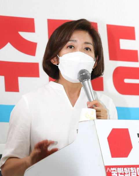 [제주=뉴시스] 우장호 기자 = 국민의힘 나경원 당대표 후보가 5일 오전 제주시 연삼로 국민의힘 제주도당사에서 정견을 밝히며 지지를 호소하고 있다. 2021.06.05.