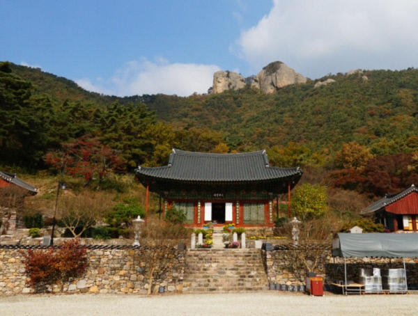 부안 우금바위에서 내려다본 개암사.