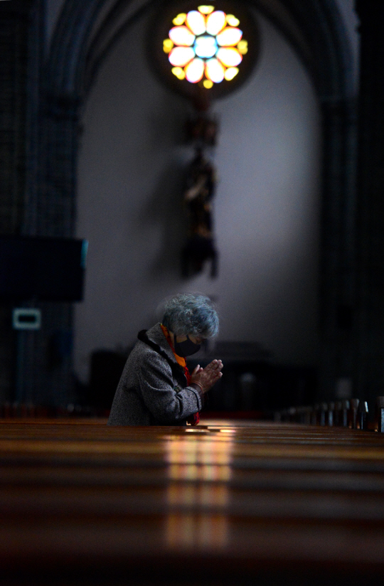 < Book & Cut >사진기자가 포착한 ‘절망 속 희망의 순간’