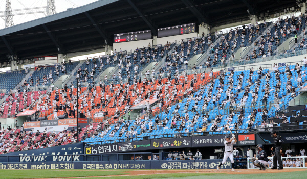 두산이 홈으로 쓰는 잠실야구장.  뉴시스