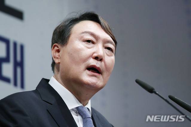 [서울=뉴시스]윤석열 전 검찰총장이 29일 서울 서초구 매헌 윤봉길 의사 기념관에서 대선 출마를 선언하고 있다.