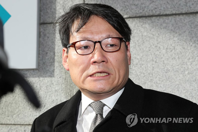(서울=연합뉴스) 수원지검 이정섭 형사3부장 수사팀은 1일 김학의 전 법무부 차관에 대한 불법 출국금지 조처 과정을 주도한 의혹을 받는 이광철 청와대 민정비서관을 직권남용권리행사방해 등 혐의로 서울중앙지법에 불구속기소 했다. 2021.7.1 [연합뉴스 자료사진]