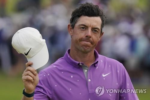 경기를 마치고 실망스러운 표정을 짓는 로리 매킬로이. [AP=연합뉴스]