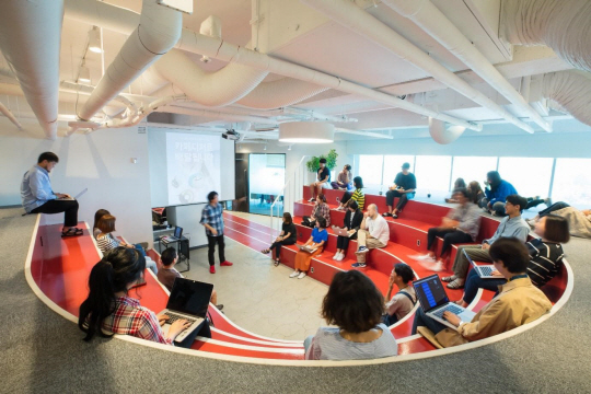 <소통·화합이 기업가치 높인다>‘우수타’ ‘우아한 TV’등 잡담 장려… 4.5일 근무로 ‘월요병’ 없애