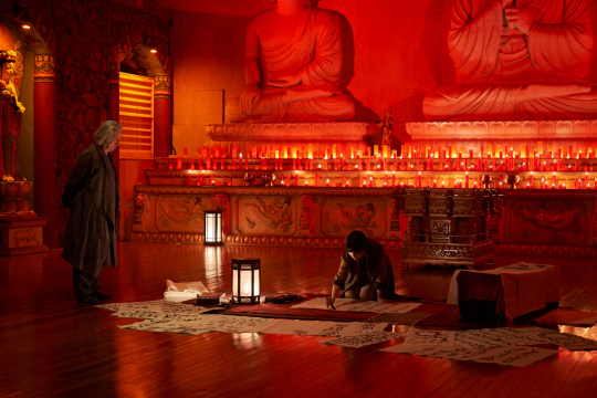 드라마에 이어 영화로도 제작된 ‘방법’은 주술을 활용해 되살아난 존재를 등장시켜 인간의 악한 심연을 파헤쳐간다.