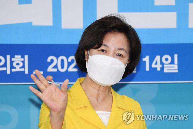 더불어민주당 대권 주자인 추미애 후보가 7월 14일 광주시의회에서 기자회견을 하고 있다. [연합뉴스 자료사진]