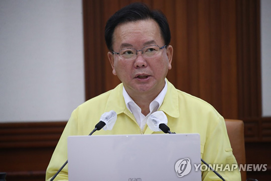 (서울=연합뉴스) 김부겸 국무총리가 27일 정부서울청사에서 열린 코로나19 대응 중앙재난안전대책본부(중대본) 회의를 주재하고 있다. 2021.7.27