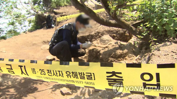 국방부 유해발굴단이 국군 전사자 유해발굴을 하는 모습. 국방부 제공