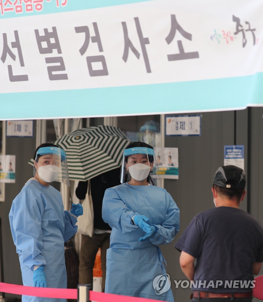신규확진 최다기록 경신…4차 대유행 전방위 확산세[연합뉴스 자료사진]