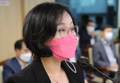 김현아 서울주택도시공사(SH) 사장 후보자가 7월 27일 오전 서울 중구 서울시의회 별관에서 열린 인사청문회에서 발언하고 있다. 연합뉴스