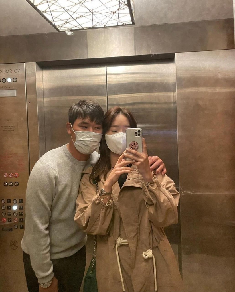 김시우와 다정하게 포즈를 취한 오지현.[오지현 SNS 캡처. 재판매 및 DB 금지]
