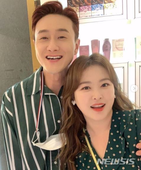 [서울=뉴시스] 김원효 심진화 부부. 2021.08.06. (사진 =심진화 SNS 캡처)