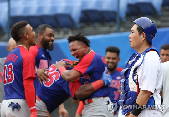 (요코하마=연합뉴스) 7일 일본 요코하마 스타디움에서 열린 도쿄올림픽 야구 도미니카공화국과의 동메달 결정전. 8회초 2사 2루 상황에서 미에세스에게 투런 홈런을 허용한 한국 포수 양의지가 어두운 표정을 짓고 있다. 2021.8.7