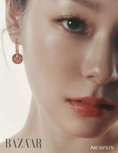 [서울=뉴시스]김연아. (사진=하퍼스 바자 코리아 Harper’s BAZAAR 제공) 2021.08.11.
