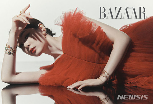 [서울=뉴시스]김연아. (사진=하퍼스 바자 코리아 Harper’s BAZAAR 제공) 2021.08.11.