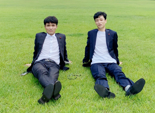 강 회장(왼쪽)과 필자 강윤철.