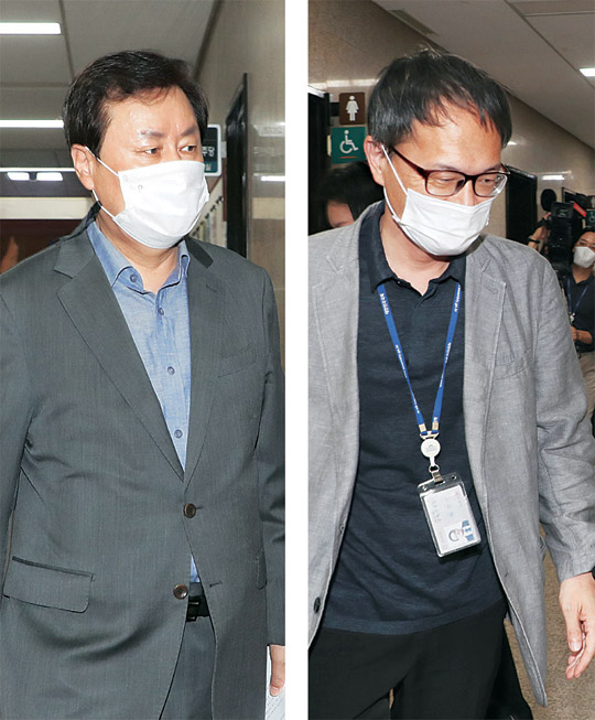 더불어민주당 소속 도종환(왼쪽 사진) 국회 문화체육관광위원장과 박주민(오른쪽) 법제사법위원장 직무대리가 27일 오전 국회에서 비공개로 열린 언론중재법 개정안 추가 논의를 위한 당내 미디어혁신특위, 법사위, 문체위 소속 의원 대상 연석회의에 참석하고 있다.  김선규 기자 ufokim@munhwa.com