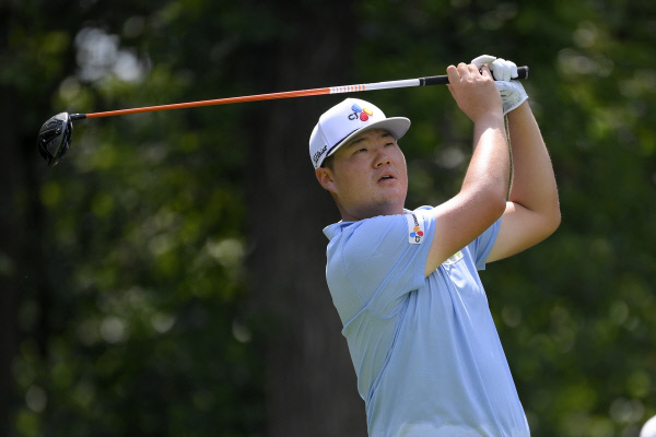 임성재가 28일(한국시간) 미국 메릴랜드주 오윙스 밀스의 케이브스 밸리 골프 클럽(파72·7천542야드)에서 열린 미국프로골프(PGA) 투어 2020∼2021시즌 페덱스컵 플레이오프 2차전 BMW 챔피언십에서 드라이브샷을 날리고 있다.  AP뉴시스