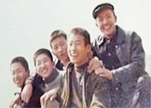 왼쪽서 두 번째가 상철이, 다섯 번째가 필자.