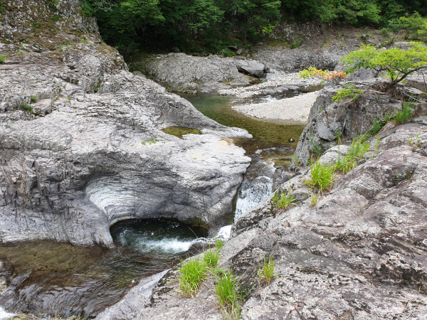 영덕 옥계 침수정 계곡의 구정담과 세심대. 문화재청 제공