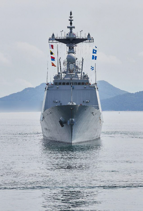 코로나19 집단감염이 발생한 청해부대 문무대왕함.오는 12일쯤 진해항으로 복귀할 예정이다. 국방일보 제공