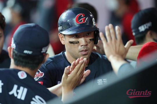 결승 희생플라이 날린 롯데 전준우 [롯데 자이언츠 제공. 재판매 및 DB 금지]