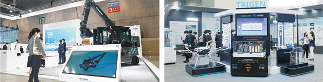 8일 경기 고양시 일산서구 킨텍스에서 열린 ‘수소모빌리티+쇼’에서 방문객이 수소연료전지를 탑재한 현대건설기계의 굴착기를 살펴보고 있다. 오른쪽 사진은 두산그룹이 선보인 수소드론 모습.   현대건설기계·두산 제공