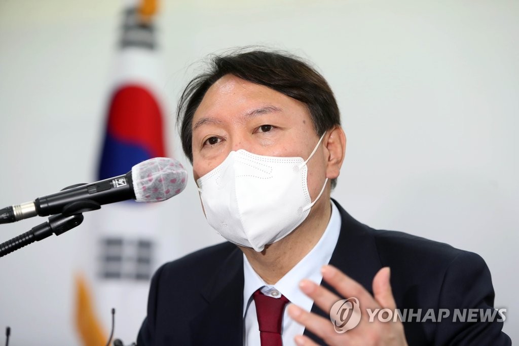 (대구=연합뉴스) 김현태 기자 = 국민의힘 대권주자인 윤석열 전 검찰총장이 11일 대구시당에서 기자회견을 하고 있다. 2021.9.11