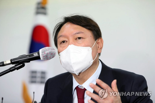 (대구=연합뉴스) 국민의힘 대권주자인 윤석열 전 검찰총장이 11일 대구시당에서 기자회견을 하고 있다. 2021.9.11