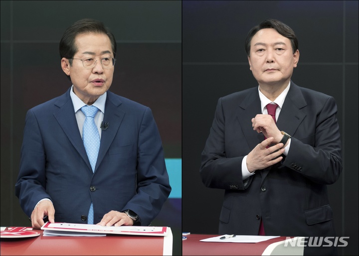 [서울=뉴시스] 국회사진기자단 = 홍준표·윤석열 국민의힘 대선 경선 예비후보가 16일 서울 중구 TV조선에서 열린 방송토론회에서 토론 준비를 하고 있다. 2021.09.16.