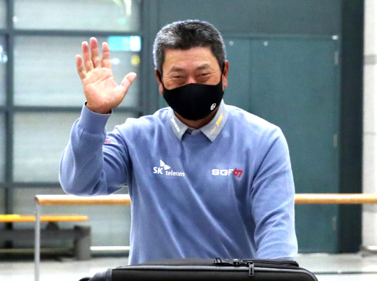 최경주가 KPGA투어 현대해상 최경주 인비테이셔널 출전을 위해 28일 오전 인천국제공항을 통해 귀국하고 있다.  현대해상 최경주 인비테이셔널 제공