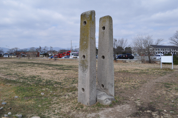 보물로 지정 예고된 ‘경주 분황사 당간지주’의 모습. 문화재청 제공
