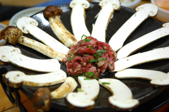 울진 ‘천년한우’송이 육회