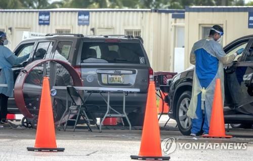 미국 마이애미의 드라이브스루 코로나 검사소 [EPA=연합뉴스]