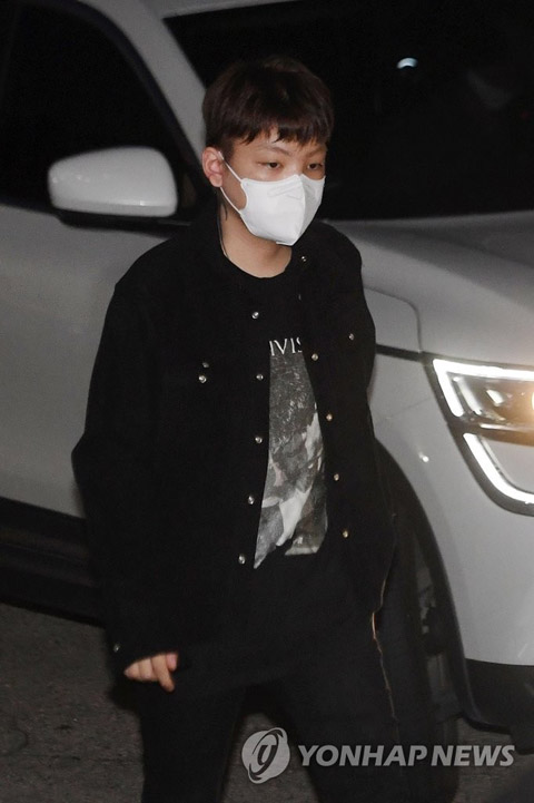 무면허 운전·경찰관 폭행 등 혐의로 입건된 국민의힘 장제원 의원 아들인 래퍼 장용준(노엘)이 지난달 30일 오후 조사를 받기 위해 서울 서초경찰서로 들어서고 있다. 2021.9.30 [공동취재]