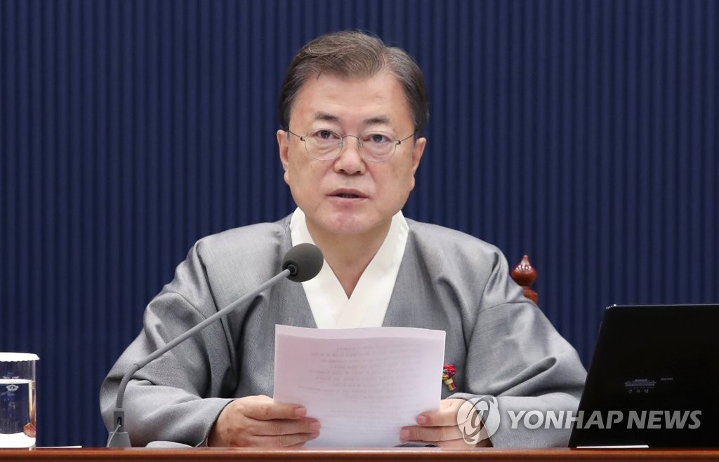 (서울=연합뉴스) 문재인 대통령이 12일 오전 청와대 여민관 영상회의실에서 열린 국무회의에서 발언 하고 있다.