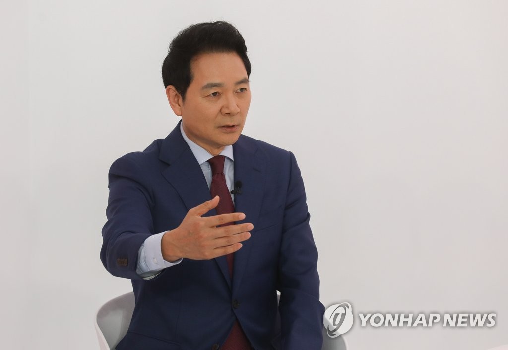 지난달 9일 서울 금천구 즐스튜디오에서 열린 국민의힘 대선 경선 후보 ‘국민 시그널 면접’에 참가한 장성민 후보가 답변하고 있다. [연합뉴스 자료사진]