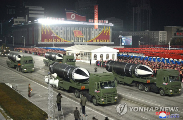 북한이 올해 1월 열병식에서 공개한 북극성-5ㅅ형 신형 잠수함발사탄도미사일(SLBM). 19일 함경남도 신포에서 발사한 탄도미사일은 2019년 10월 발사한 북극성-3형 후속 모델로 열병식에서 공개한 신형 북극성-4ㅅ 또는 북극성-5ㅅ형 SLBM으로 추정된다. 조선중앙통신／ 연합뉴스