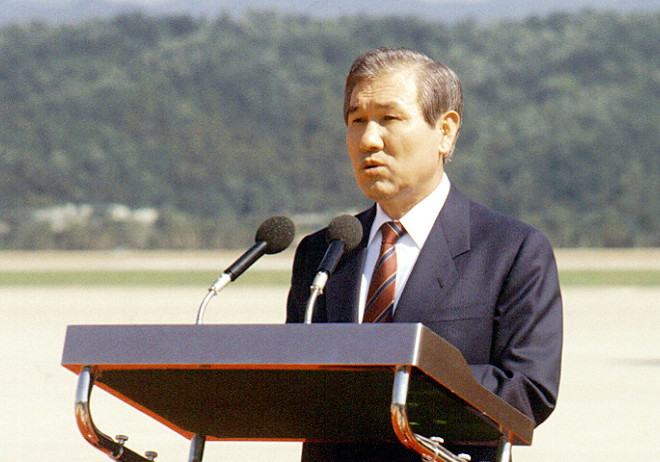 [서울=뉴시스]1989년 노태우 전 대통령이 교황 요한 바오로2세 방한 행사에 참석한 모습. (사진=뉴시스 DB) 2021.10.26.